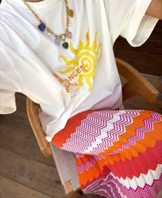 Bright Color Outfits Summer, Colorful Boho Outfit, Colorful Spring Outfits, Lenin Pants, Magenta Outfit, Instagram Advertisement, University Outfits, Bright Colored Outfits, Quoi Porter