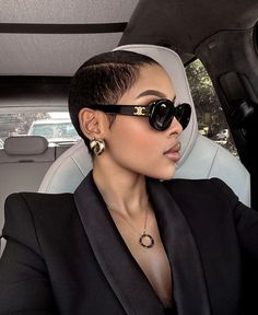 Styling Buzzcut, Buzz Cut Black Women, Different Short Haircuts, Low Cut Hairstyles, Classy Hair, Shaved Hair Cuts