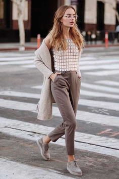 look More Camel Outfits, Office Time, Outfit School, Womens Fashion Casual Fall, Womens Fashion Casual Spring, Womens Fashion Casual Summer, White Romper, Brown Pants, Website Designs