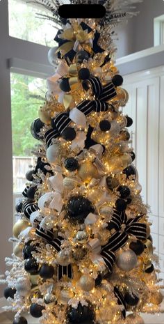 Christmas Tree Decorating Themes, Glam Christmas, Creative Christmas Trees, Christmas Tree Inspiration, Christmas Themes Decorations, Black Christmas Trees, Xmas Trees