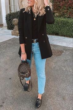 Blazer With Loafers Outfit, Mokasin Outfit, Look Blazer Noir, Outfit Avec Blazer Noir, Jeans Professional Outfit, Outfit Avec Blazer, Blazer Noir Outfit, Black Blazer With Jeans Outfit, Outfit Mocassin