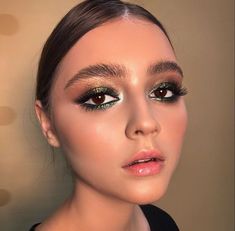 Nye Look Make Up, Nye Eye Makeup Looks, Exotic Eye Makeup, Makeup Verde, Editorial Make-up, Eye Makeup Looks, Green Makeup, Beauty Make-up, Green Eyeshadow