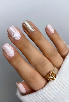 Gel Nail Colors For Winter 2023, Christmas Nails 2022, December Nails, Red Christmas Nails, Nails Gold, Christmas Nails Easy, Christmas Gel Nails, Nails 2022, Beige Nails