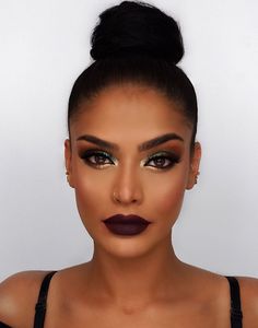 Dark Skin Makeup Red Lips, Colorful Lipstick Looks, Modest Makeup Looks, Dark Lipstick Looks, Dark Lipstick Makeup, Black Lipstick Makeup, Makeup Carnaval, Dark Purple Lipstick