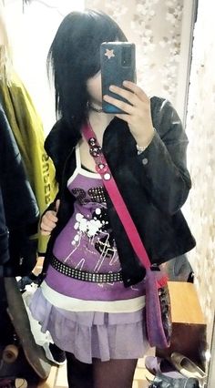 Purple Scene Outfits, Rawr Xd Pose, Emo Outfit Ideas 2000s, Scene Winter Outfits, Purple Hair Outfit What To Wear With, Scene Outfit Ideas, Princesa Emo, Scene Queen, Scene Style