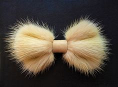 Cool Bow Ties, Beige Bow Tie, Unique Bow Tie, Brown Bow Tie, Ties Mens Fashion, Diy Tie, Fur Accessories, Bow Tie Wedding, Tie Gifts