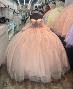 Pink Corset Quince Dress, Aurora Quinceanera Theme Dress, Quinceanera Dresses Pink And White, Light Pink Quinceanera Dresses Rose Gold, Pink Princess Quinceanera Theme, Quince Inspo Pink, Xv Surprise Dance Outfit, Quince Color Themes, Moda2000 Quince Dresses Pink