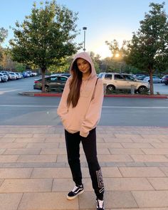 Merell Twins, Veronica And Vanessa, Veronica Merrell, Vanessa Merrell, Aesthetic Outfits Vintage, Merrell Twins, Also Me, Fav Youtubers, Oversized Hoodies