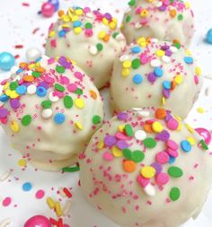 Funfetti Birthday Vanilla Cake Truffles - Celebrations In The Kitchen Cake Truffles Recipe, Truffles Recipes, Funfetti Birthday, Desserts For Kids, Oreo Truffles Recipe, Baking Kits, Puff Pastry Cream Puffs, 12 Cake, Dessert Truffles