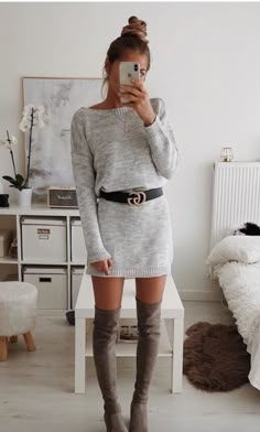 Trendy Christmas Outfits, Chic Fall Outfits, Casual Outfit Inspiration, Sweaters And Jeans, Mode Inspiration, Look Chic, Simple Outfits, Autumn Winter Fashion