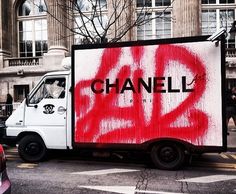 a red and white truck with the word b2d painted on it