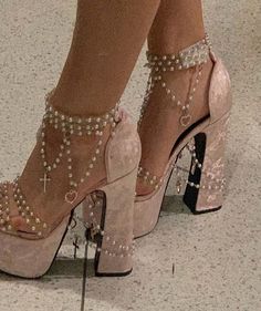 Doll Beauty, Pretty Clothing, Heels Aesthetic, Dr Shoes, High Heels Boots, Fancy Shoes, Swag Shoes