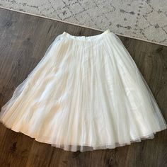 Beautiful Tulle Skirt. Never Worn, Tags Still On. Size 8,White. Great For Bridal Shower, Wedding Festivities Or Super Cute For Photos! White Tulle Flared Skirt, White Tulle Lined Skirt, White Tulle Tiered Skirt Petticoat, White Tulle Voluminous Skirt, Tulle Skirt, Super Cute, Womens Skirt, Bridal Shower, Festival