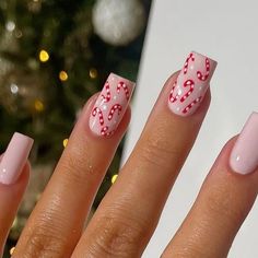 Nude Candy Cane Nails, Christmas Candy Cane Nails, Christmas Candy Nails, Christmas Nail Designs Easy, Hannah Taylor, Candy Cane Lane, Candy Cane Nails, Christmas Nails Easy, Nail Candy