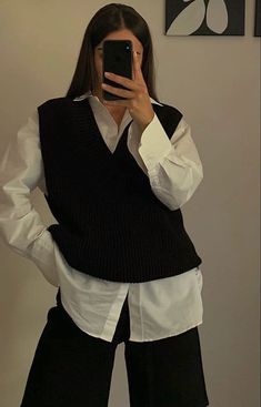 Pakaian Hipster, Black Vest, Vest Outfits, Mode Inspo, Mode Inspiration, Looks Vintage, Retro Outfits