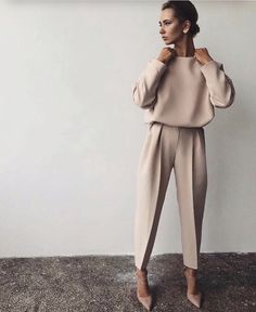 Minimalist Moda, Formal Chic, Outfit Elegantes, Look Zara, Skirt Diy, Fashion Formal, Beige Outfit, Look Retro