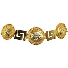 - Vintage 90s Gianni Versace iconic Medusa gold chain belt. Its definitely a collectable items since all the models were wearing it on the runway and champaign in the 90s. - Made in Italy. - Length: 28 inches long ( adjustable from around 23.5 to 28 inches). Width: 2.5 inches. - Please note this vintage item is not new, so it might have minor imperfections. Belts Vintage, Gold Chain Belt, 90s Y2k Fashion, Versace Gold, Vintage Versace, Belt Vintage, Belt Brown, Chain Belts, Gold Belts