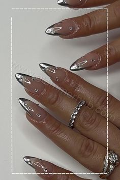 21 Trendy Almond Nails Style: 1. French 2. Ombre 3. Nude 4. Pastel 5. Metallics 6. Marble 7. Gradient 8. Matte 9. Floral 10. Neon diy and tips Silver Nail Designs, Nails Chrome, Short Almond Nails, Chrome Nails Designs, Silver Nail, Tip Nails, Metallic Nails, Gem Nails, Star Nails