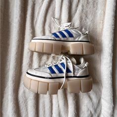 Brand: Beyonce Ivy Park X Adidas Rodeo Collection Year: 2021 Color: Beige/Blue/White Style: Transparent Chunky Rubber Sole Notes: Fits Small, I Had To Size Up (My Standard Size Is 7 W) Gently Worn On Occasion Received As A Gift Rare Find In This Size *Shoes Will Come In Original Box With Tag, Duster Bag, & Tissue Paper Beyonce Ivy Park, Ivy Park Beyonce, Adidas Ivy Park, Blue And White Style, Ivy Park, White Style, Beyonce, Rodeo, Tissue Paper