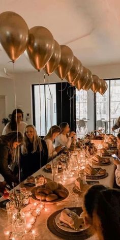 Friends giving decor ideas Friendsgiving Set Up, Friendsgiving Dinner Party Decor, Hosting Friendsgiving, Thirtieth Birthday, Essential Candles