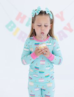 These pajamas are a perfect combination of comfort and style! Crafted from a blend of bamboo viscose and spandex fabric, they provide a soft and snug fit, while their adorable prints are sure to make them a sleepwear favorite. The breathable fabric keeps little ones comfy all night long. MATERIAL/FEATURES: -95% viscose from bamboo, 5% spandex -made from bamboo viscose not treated with any harsh chemicals -tagless for added comfort -buttery soft and great for sensitive skin **Colors may vary slig Teddy Bear Clothes, High Hair, Skin Colors, Bear Outfits, Alligator Clips, Spring Baby, Bow Set, Love Stars, Bedding Accessories