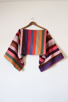 Diy Sy, Rainbow Top, Mode Tips, Mode Hippie, Hand Woven Textiles, Kimono Sleeve, Mode Vintage, Looks Style, Mode Inspiration