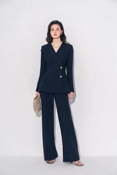 Button Stitch, Boss Lady Outfit, Estilo Kardashian, Mean Blvd, Corporate Wear, Navy Outfit, Ladies Blazer, Woman Suit Fashion, Model Outfits