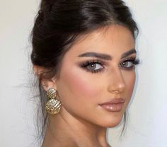 Makeup For White Dress, Indian Skin Makeup, Glam Bride Makeup, Maquillage On Fleek, Chic Makeup, White Makeup, Amazing Makeup, Dope Makeup, Fancy Makeup