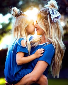 Mom Daughter Photography, Mommy Daughter Photography, Mom Daughter Photos, Mommy Daughter Photoshoot, Mother Daughter Poses, Mommy Daughter Pictures, Daughter Photo Ideas, Mommy Daughter Photos, Mother Daughter Pictures