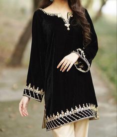 Kurta Sleeves Design, Ladies Kurti, Desi Fits, Short Kurta, Pakistani Fashion Casual, Stylish Short Dresses