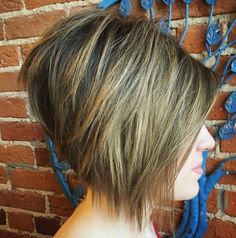 Inverted Stacked Bob, Choppy Bobs, Modern Bob Hairstyles, Dunner Wordend Haar, Layered Bob Haircuts, Stacked Bob, Modern Haircuts, Choppy Bob Hairstyles, Lob Hairstyle