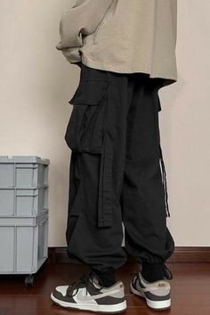 Comfortable Pants Men, Comfortable Black Outfits, Black Cargo Men Outfit, Baggy Masculine Outfits, Clothes Men Aesthetic, Baggy Cargo Pants Outfit Men, Men’s Streetwear Outfits, Baggy Clothes Aesthetic Men, Baggy Black Pants Outfit