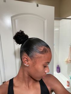 Short Curly Ponytail Natural Hair, Short Hair Slicked Back Bun Black Woman, 4c Natural Short Hairstyles, Natural Hair Quick Styles, Natural Hair Bun Styles For Black Women, No Part Bun, Slick Hairstyles Baddie Short Hair, No Part Slick Back Bun, No Part Slick Back