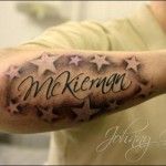 a man with a star tattoo on his arm that says, me kereme