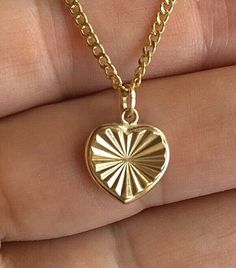 "14K REAL GOLD HEART NECKLACE .REAL 14K GOLD (NOT PLATED OR FILLED).--2.4 GR-- 20\" LONG 14K CURB GOLD CHAIN. 14K GOLD HEART PENDANT . FOR LOVE PENDANT SIZE : 12x12 mm ---MADE IN ITALY-BEST QUALITY--- FREE GIFT BOX NOTE:THIS ITEM IS SHIPPED WITH SIGNATURE CONFIRMATION. CADENA DE CORAZON EN ORO PURO 14K .--2.4 GR-- 20\" LARGO 14K ORO REAL CADENA . CORAZÓN EN ORO REAL 14K. PARA AMOR DIJE: 12x12 mm ---MEJOR CALIDAD-HECHO EN ITALIA--- CAJA DE REGALO GRATIS NOTA:ESTE ARTICULO SERA ENVIADO CON CONFIRM 14k Gold Round Heart Necklace For Valentine's Day, 14k Gold Heart Necklace For Valentine's Day, Valentine's Day 14k Gold Heart Cut Charm Necklaces, 14k Gold Tarnish-resistant Heart Necklace For Valentine's Day, Valentine's Day 14k Gold Heart Cut Charm Necklace, Tarnish Resistant Round Heart Necklace For Valentine's Day, Tarnish Resistant Heart Necklace For Valentine's Day, Valentine's Day Round Heart Necklace Tarnish Resistant, Yellow Gold Heart Necklace For Valentine's Day