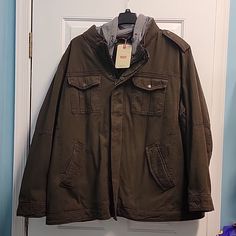 Nwt Men's 3xl Tall 100% Durable Woven Cotton Workwear Hooded Bomber Jacket. Features: Faux Fur (100% Polyester) Lining, Full Front Zip Snap With Folder Over For Extra Warmth, Removable Hood, Hood Hastoggles To Adjust For Comfort & 2 Front Pockets. Very Durable, Made To Last!!! Approx Pit To Pit : 30" Approx Length From Top Of Front Shoulder (Next To Collar) To Hem : 31" Levi's Hooded Outerwear For Cold Weather, Levi's Hooded Outdoor Outerwear, Levi's Hooded Outerwear For Outdoor, Levi's Long Sleeve Winter Utility Jacket, Levi's Long Sleeve Utility Jacket For Winter, Levi's Long Sleeve Outdoor Outerwear, Levi's Hooded Cotton Outerwear, Levi's Cotton Hooded Outerwear, Shifting Clothes