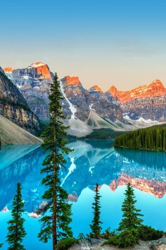 Moraine Lake, Banff National Park, Canada, World Heritage Fall Travel Destinations, Banff National Park Canada, Canada National Parks, Banff Canada, Places On Earth, Beautiful Places On Earth, Travel Locations