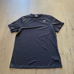 This Nice Tee From Gymshark Features Short Sleeves, A Crew Neckline And Brand Logo On The Front. In Like New Or New Without Tags Condition Size Large Casual Black Gym Shirt, Casual Black Workout Shirt, Gymshark Shirt, Gymshark Men, Gymshark Black, Muscle Shirts, Embroidered Shorts, Grey Shirt, Black Logo