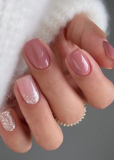 You can still hang out and look stunning with your gorgeous short nails. Short nails are cute, fabulous, and practical. What’s NOT to love about them? May Nails Ideas 2024 Short, Neutral Color Nail Designs, Structure Gel Manicure, Milky Nails, October Nails