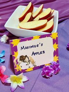 Maximus's Apples for a Tangled Themed Dinner Tangled Themed Dinner, Tangled Dinner, Disney Themed Movie Night, Disney Movie Night Dinner, Rapunzel Wedding, Tangled Wedding, Disney Dinner