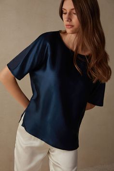 Kimono cut top with short, elbow-length sleeves and rounded boat neckline. The front is in pure silk satin and the back is in soft modal. Side vents. Loose fit.
The model is 5’ 9” (175 cm) tall and is wearing a size 2 / S.

The silk in this piece is bluesign® certified. Elegant Short Sleeve Silk Top, Elegant Summer T-shirt, Elegant Short Sleeve Viscose Tops, Solid Silk Short Sleeve Top, Solid Color Silk Short Sleeve Top, Solid Color Silk Top With Short Sleeves, Blue Silk Short Sleeve Top, Blue Short Sleeve Silk Top, Elegant Silk Crew Neck Top