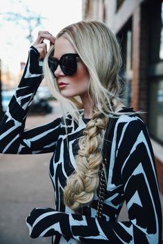 An art-inspired dress that's a 'stroke of genius.' As seen on fashion blogger Barefoot Blonde. Hairstyles Pinterest, Contrast Dress, Barefoot Blonde, Loose Braids, Braid Hairstyle, Manolo Blahnik Heels, Side Braid, Long Blonde, Hair Envy