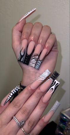 Black And White Nails Coffin, Nails Design Colorful, Vacation Nails Black, Acrylic Nails Black And White, Xl Nails Design, White Nails Coffin, Xl Nails, Long Acrylic Nail Designs, Drip Nails