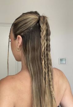 Half Pony Hairstyles, Pony Hairstyle, Half Pony, Concert Hairstyles, Pony Hairstyles, Rave Hair, Fest Outfits, Half Updo