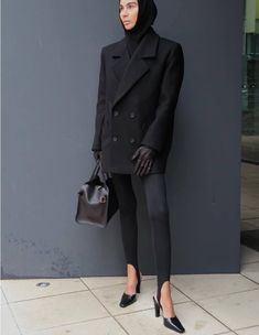 Stirrup Leggings Outfit, Stirrup Leggings, Leggings Outfit, Outfits With Leggings, Gloves, Street Style