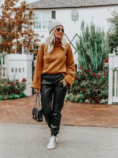 Joggers Outfit Fall, Outfits Joggers, How To Style Leather Pants, Jogger Outfits