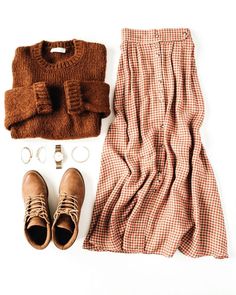 How to wear autumns colors with many fall outfit ideas. Including how to wear fall coats and oversized sweaters. #fallfashion #falloutfitideas #fashion Colors Clothes, Cottagecore Outfits, Mode Hippie, Outfit Invierno, Cooler Look, Thanksgiving Outfit, Autumn Colors, How To Pose, Autumn Outfit