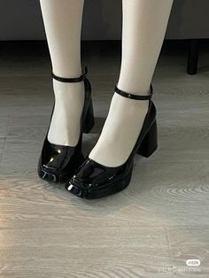 School Shoes Black Heels, Mary Jane Shoes Outfit, Look 80s, Feet Shoes, Shoes Outfit