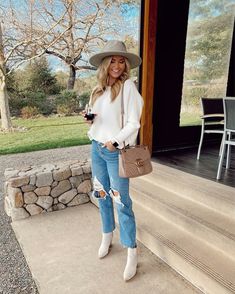 Casual Outfits Jeans, Wineries Outfit, Farm Clothes, Looks Country, Nashville Outfits, Boho Fashion Summer, Dolman Sweater