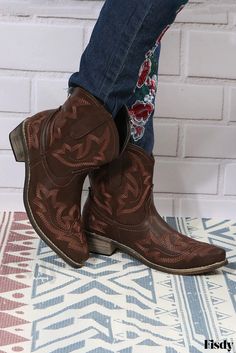 Fisdy - Botas vaqueras Western con puntera bordada - Calidad superior Red Cowgirl Boots, Color Castaño, Western Style Boots, Western Cowgirls, Cow Girl, Daily Style, Toe Designs, Embroidery Details, Cowgirl Boots